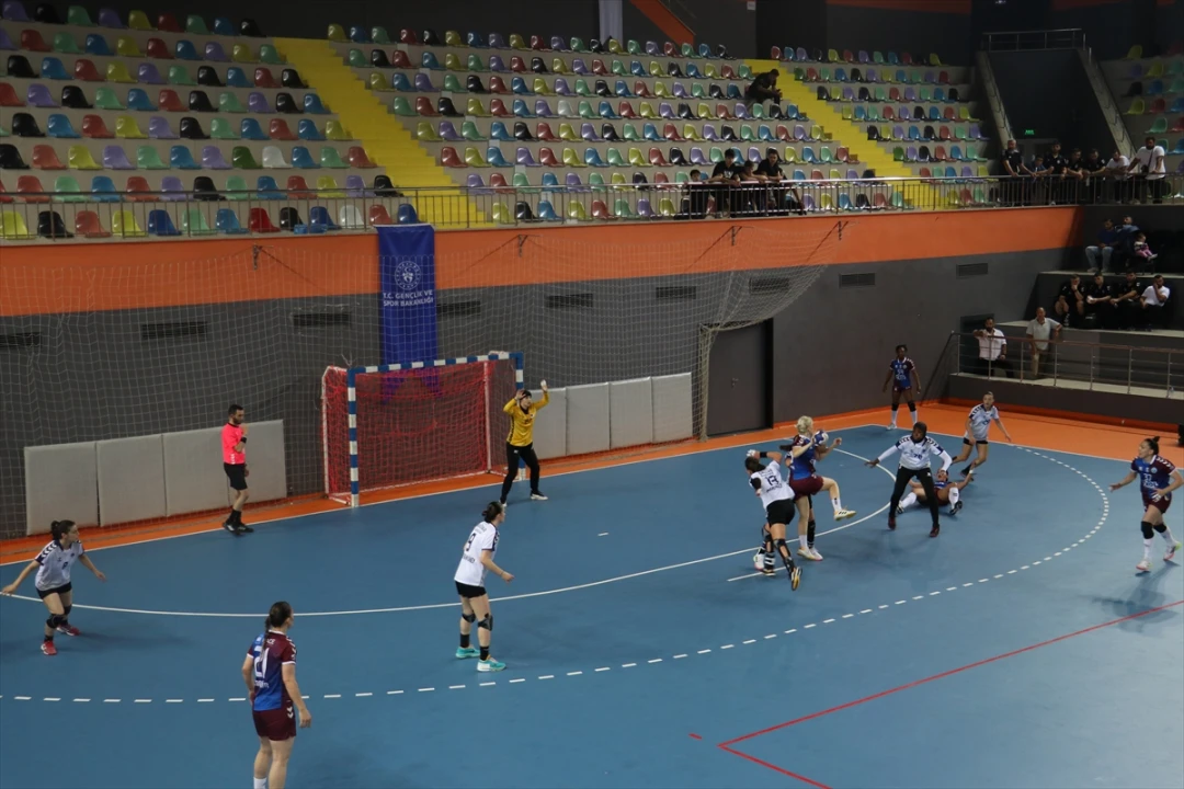 Hentbolda Nefes Kesen Mücadele Üsküdar Belediyespor'un