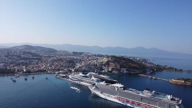 Kuşadası'nın Kruvaziyer Bereketi: Limana Turist Akını