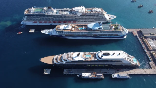 Kuşadası'nın Kruvaziyer Bereketi: Limana Turist Akını