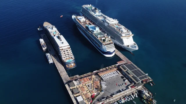 Kuşadası'nın Kruvaziyer Bereketi: Limana Turist Akını