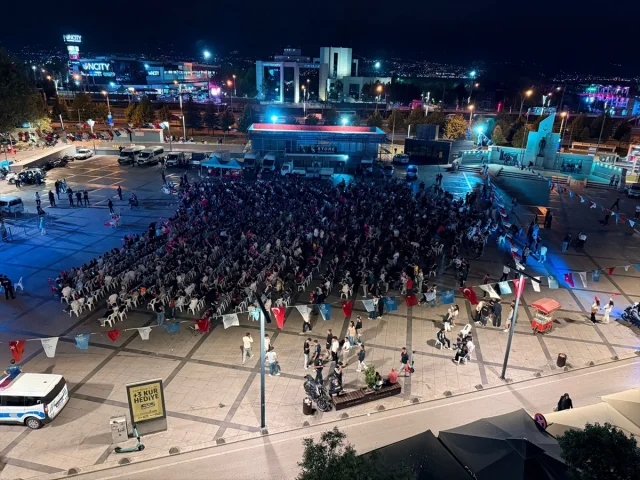 Kocaeli'de Unutulmaz Basketbol Coşkusu: EuroBasket 2025 Finaline Dev İlgi