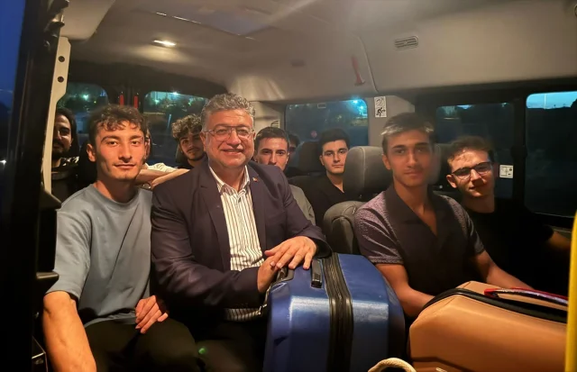 Kütahya'nın Rektörü Kim? Öğrencileri Otogarda Karşıladı