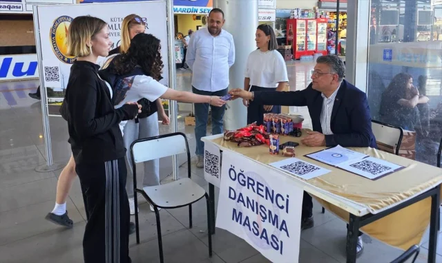 Kütahya'nın Rektörü Kim? Öğrencileri Otogarda Karşıladı
