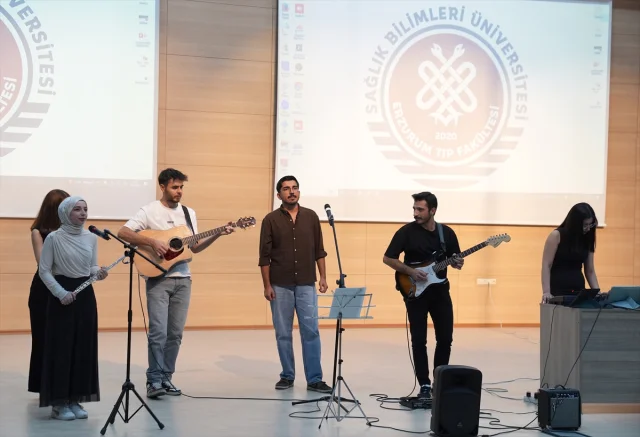 Erzurum Tıp Fakültesi'nde Yeni Dönem Heyecanı Canlı Yayınla Başladı