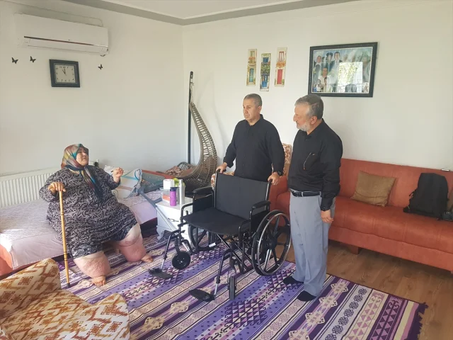 Fil Hastası Emine Teyze'nin Hayatına Tekerlekli Sandalye Umudu