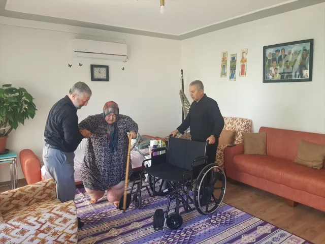 Fil Hastası Emine Teyze'nin Hayatına Tekerlekli Sandalye Umudu