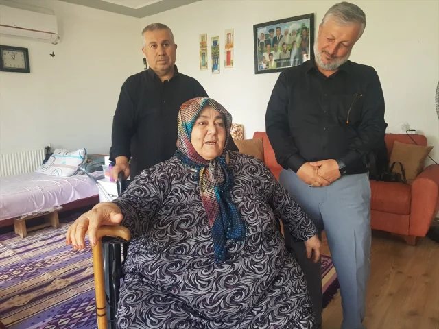 Fil Hastası Emine Teyze'nin Hayatına Tekerlekli Sandalye Umudu