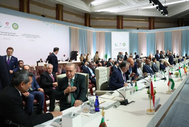 Erdoğan'dan Kritik Katar Ziyareti: Zirveye Katılım Sağladı