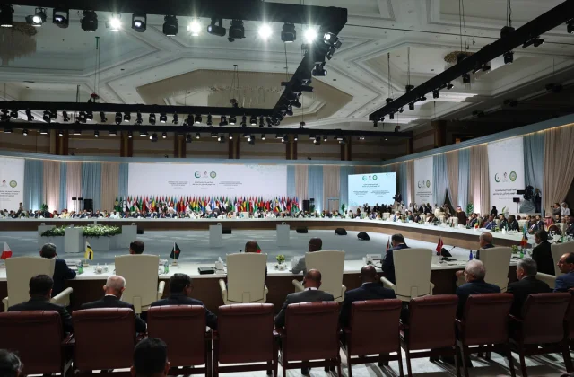 Erdoğan'dan Kritik Katar Ziyareti: Zirveye Katılım Sağladı