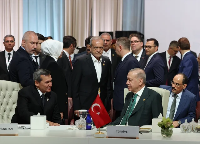 Erdoğan'dan Kritik Katar Ziyareti: Zirveye Katılım Sağladı