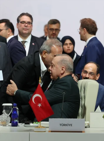 Erdoğan'dan Kritik Katar Ziyareti: Zirveye Katılım Sağladı