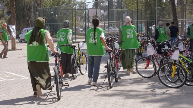 Depremden Etkilenen Çocuklara Umut: İHH'dan 1000 Bisiklet Hediyesi