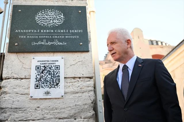 İstanbul'un Tarihine Dijital Yolculuk: Karekodlar İle Ziyaretçi Rehberi