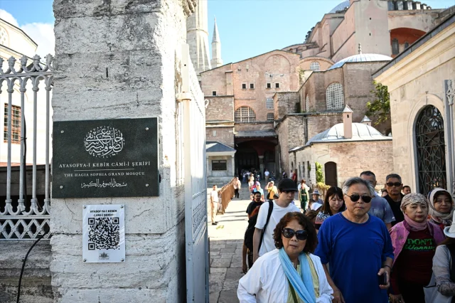 İstanbul'un Tarihine Dijital Yolculuk: Karekodlar İle Ziyaretçi Rehberi