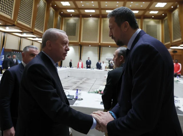 Efsane Karşılama Cumhurbaşkanı Erdoğan Voleybol Mililerimizi...