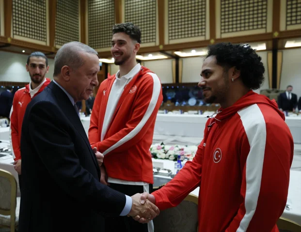 Efsane Karşılama Cumhurbaşkanı Erdoğan Voleybol Mililerimizi Ağırladı