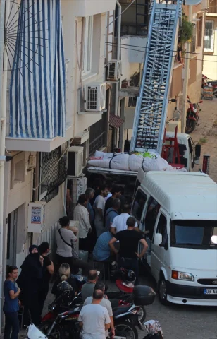 Aydın'daki Şaşırtıcı Cenaze: 310 Kiloluk Bedeni Asansörle Taşıdılar
