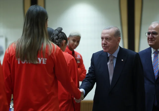 Efsane Karşılama Cumhurbaşkanı Erdoğan Voleybol Mililerimizi Ağırladı