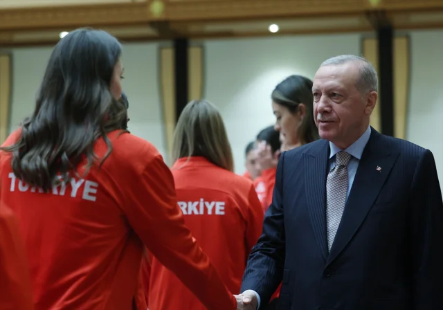 Efsane Karşılama Cumhurbaşkanı Erdoğan Voleybol Mililerimizi Ağırladı