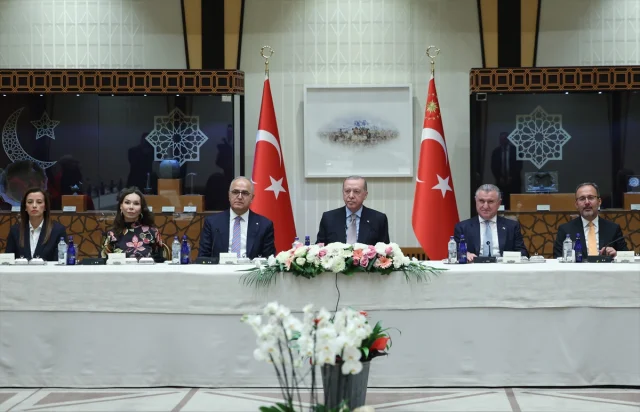 Efsane Karşılama Cumhurbaşkanı Erdoğan Voleybol Mililerimizi Ağırladı