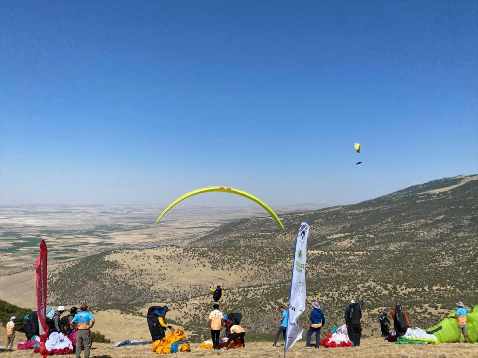 Konya'da Nefes Kesen Yamaç Paraşütü Heyecanı