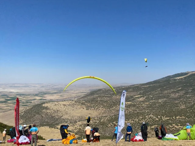 Konya'da Nefes Kesen Yamaç Paraşütü Heyecanı