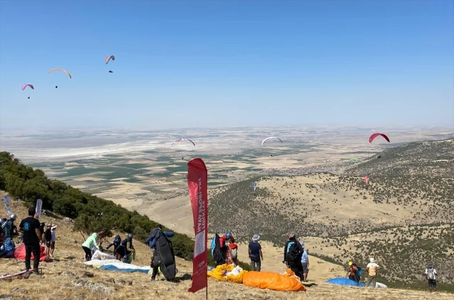 Konya'da Nefes Kesen Yamaç Paraşütü Heyecanı