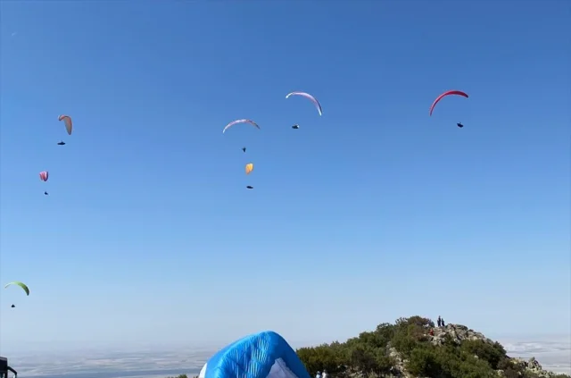 Konya'da Nefes Kesen Yamaç Paraşütü Heyecanı