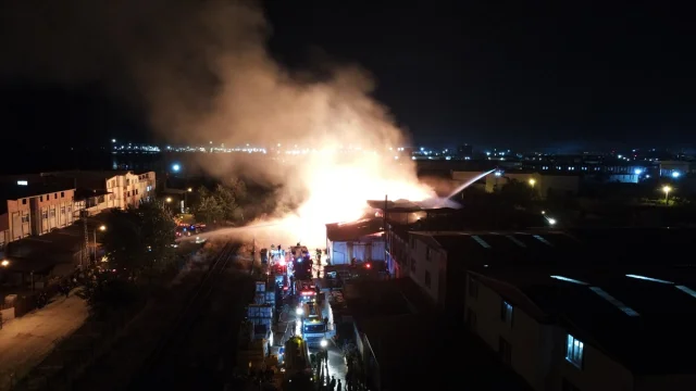 Samsun'da Kereste Fabrikası Alevlere Teslim
