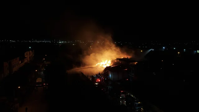 Samsun'da Kereste Fabrikası Alevlere Teslim