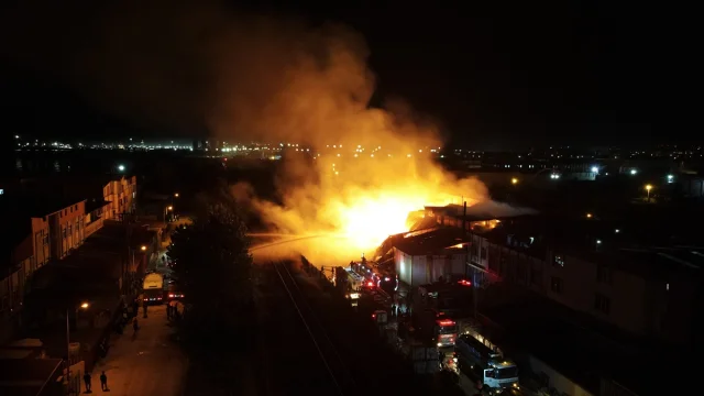 Samsun'da Kereste Fabrikası Alevlere Teslim