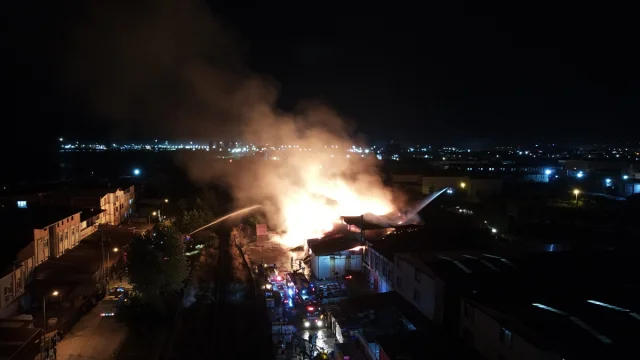 Samsun'da Kereste Fabrikası Alevlere Teslim