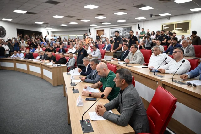 Aydın'da Belediye Meclisi Toplantısı Olaylı Geceye Sahne Old...