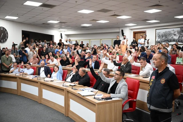 Aydın'da Belediye Meclisi Toplantısı Olaylı Geceye Sahne Oldu