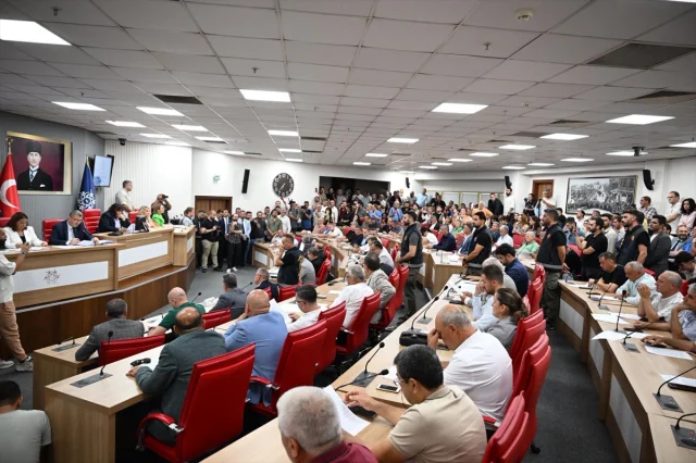 Aydın'da Belediye Meclisi Toplantısı Olaylı Geceye Sahne Oldu