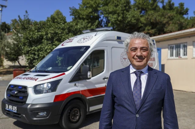 İstanbul Trafiğinde Ambulansa Yol Vermenin Yeni Yolu Şaşırtıyor
