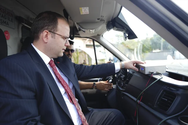 İstanbul Trafiğinde Ambulansa Yol Vermenin Yeni Yolu Şaşırtıyor