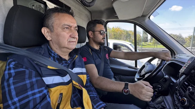 İstanbul Trafiğinde Ambulansa Yol Vermenin Yeni Yolu Şaşırtıyor