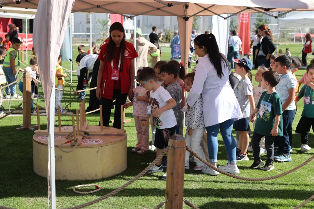 Geleneksel Oyunlar Tırı Çocukların Favorisi Oldu
