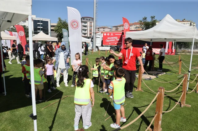 Geleneksel Oyunlar Tırı Çocukların Favorisi Oldu