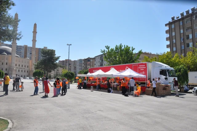LÖSEV'in İyilik Tırı Türkiye'yi Dolaşıyor Mardin Durağında Duygusal Anlar Yaşandı