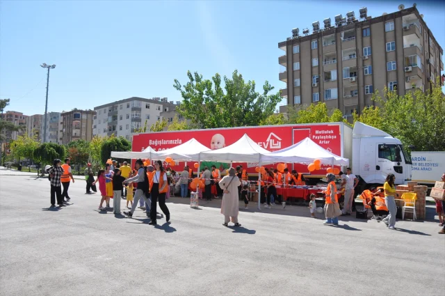 LÖSEV'in İyilik Tırı Türkiye'yi Dolaşıyor Mardin Durağında Duygusal Anlar Yaşandı