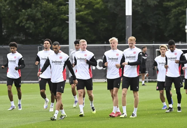 Eintracht Frankfurt ve Galatasaray'ın Dev Maçına Saatler Kal...