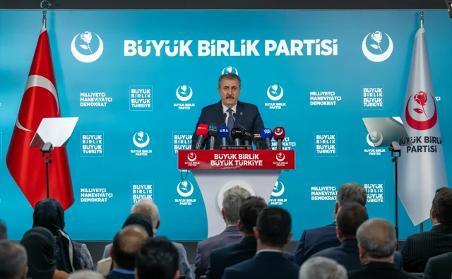 Destici'den İsrail'e Sert Tepki: Tehlikeli İttifaklar Ortaya Çıktı