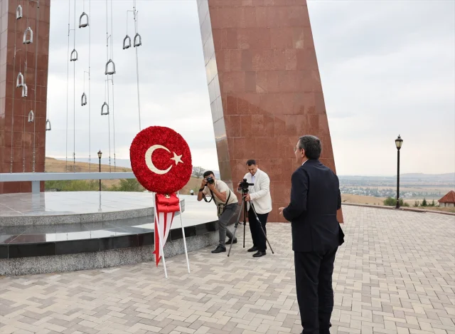 Cumhurbaşkanı Yardımcısı Yılmaz'ın Kırgızistan Çıkarması: Ata Beyit Anıtı'na Anlamlı Ziyaret