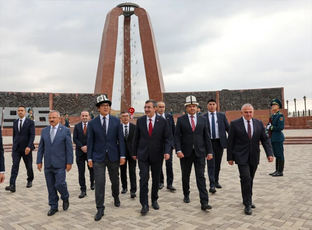Cumhurbaşkanı Yardımcısı Yılmaz'ın Kırgızistan Çıkarması: Ata Beyit Anıtı'na Anlamlı Ziyaret