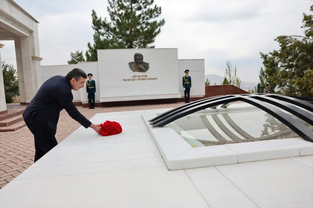 Cumhurbaşkanı Yardımcısı Yılmaz'ın Kırgızistan Çıkarması: Ata Beyit Anıtı'na Anlamlı Ziyaret