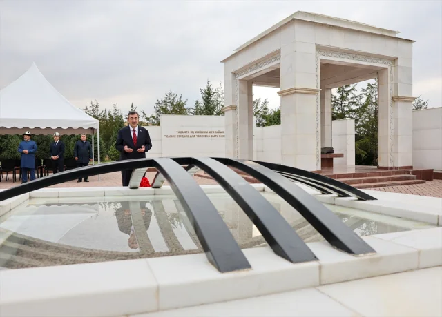 Cumhurbaşkanı Yardımcısı Yılmaz'ın Kırgızistan Çıkarması: Ata Beyit Anıtı'na Anlamlı Ziyaret