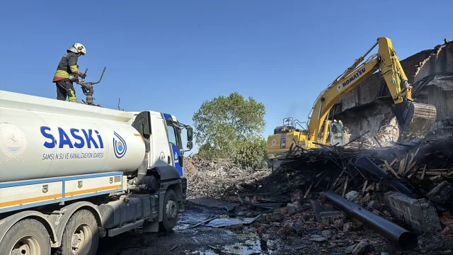 Samsun'da Kereste Fabrikası Yangını Panik Yarattı ama Kontro...