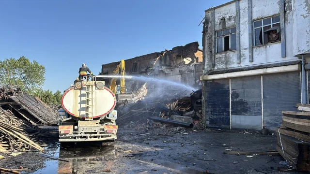 Samsun'da Kereste Fabrikası Yangını Panik Yarattı ama Kontrol Altında